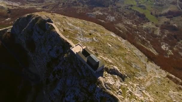 Mausoleo de Njegos en el Monte Lovcen en Montenegro. Aerial su — Vídeo de stock