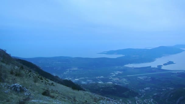 Baai van Kotor's nachts. Uitzicht vanaf de berg Lovcen omlaag naar Kotor — Stockvideo