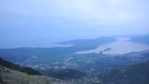 Fjärden av Kotor på natten. Utsikt från berget Lovcen ner mot Kotor — Stockvideo