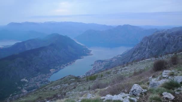 Bay of Kotor v noci. Pohled z hory Lovcen dolů směrem k Kotor — Stock video