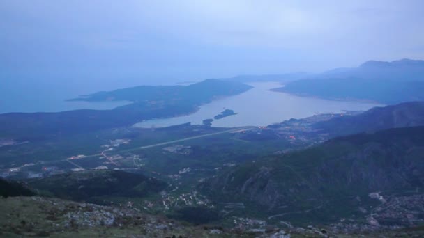 Fjärden av Kotor på natten. Utsikt från berget Lovcen ner mot Kotor — Stockvideo