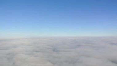 Bir uçak görünümünden bulutlar