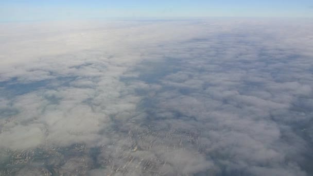 Vista de nuvens de um avião — Vídeo de Stock