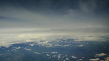 Bir uçak görünümünden bulutlar