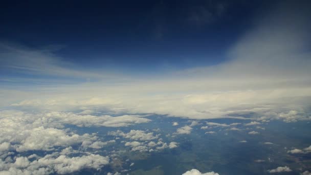 Wolkenblick aus dem Flugzeug — Stockvideo