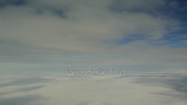 Σύννεφα θέα από ένα αεροπλάνο — Αρχείο Βίντεο