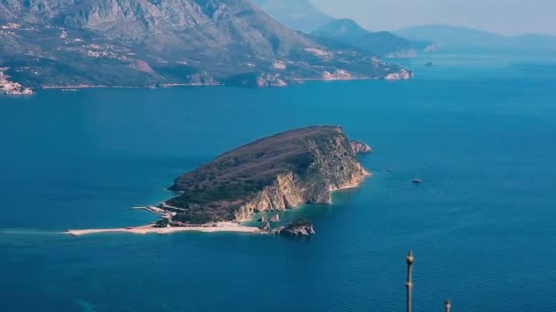 Остров Святого Николая в Будве — стоковое видео