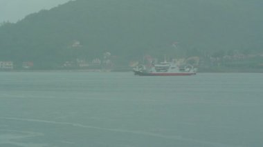 Boka Kotor Koyu'nun Karadağ, Lepetane için bir feribot