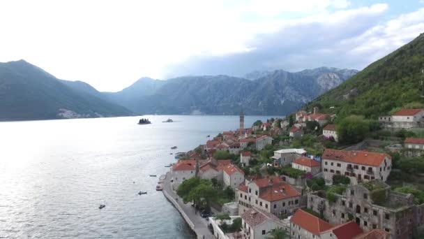 Staré městečko Perast na břehu zálivu Kotor, Černá Hora. Th — Stock video