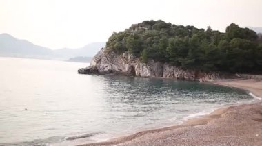 Adanın yakınındaki Hotel Sveti Stefan, özel plaj. Monten