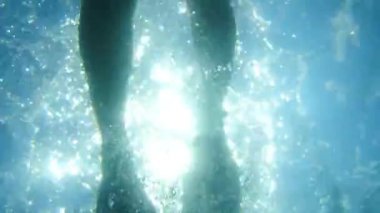 Bir maske ve palet yüzen deniz deniz altında bir turist. Di