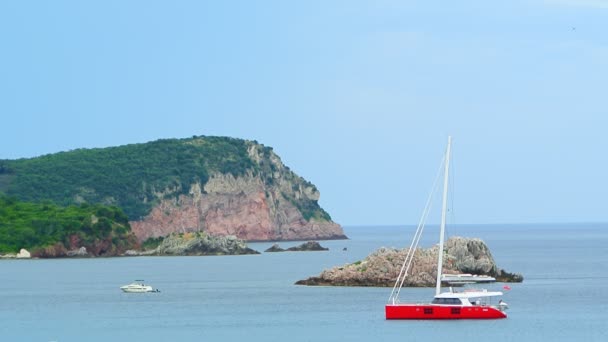 Yacht dans la mer Adriatique au Monténégro — Video