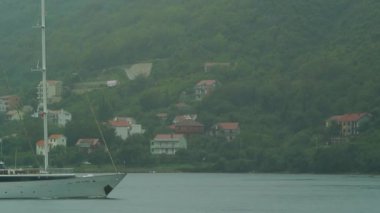 Yatlar, tekneler, gemiler Kotor Körfezi