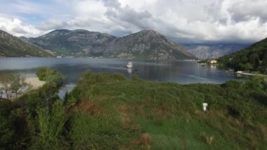 Yatlar, tekneler, gemiler Kotor Körfezi
