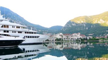 Yelkenli yakınındaki eski Kotor şehir