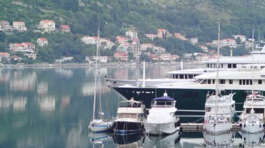 Yelkenli yakınındaki eski Kotor şehir