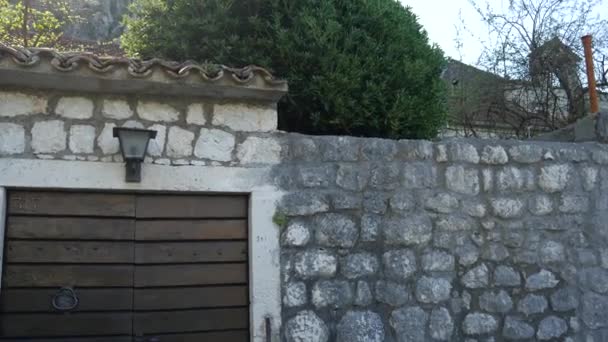 Stone fence in Montenegro. Villa near the sea. — Stock Video