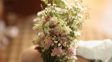 Gypsophila gelin buketi gelin elinde düğün.