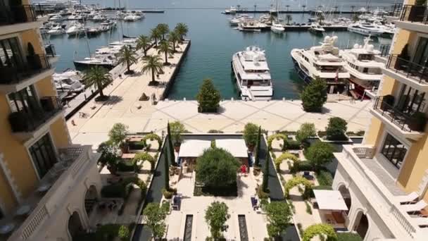 Regent Hotel, Tivat, Montenegro, zona de Porto Montenegro. Ver fro — Vídeo de stock