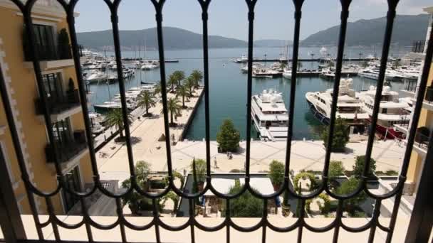 Regent Hotel, Tivat, Montenegro, zona de Porto Montenegro. Ver fro — Vídeo de stock