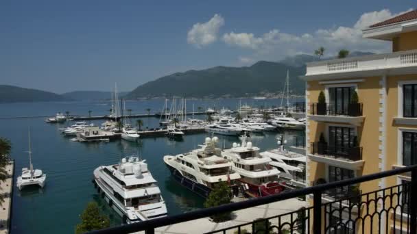 Regent Hotel, Tivat, Karadağ, Porto Karadağ alan. Sağa sola görüntülemek — Stok video