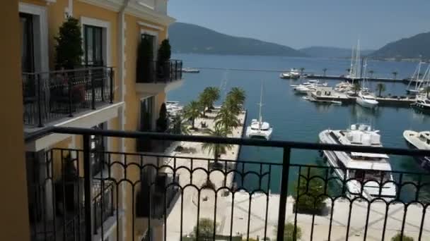 Hotel Regent, Tivat, Černá Hora, oblast Porto Montenegro. Zobrazit fro — Stock video