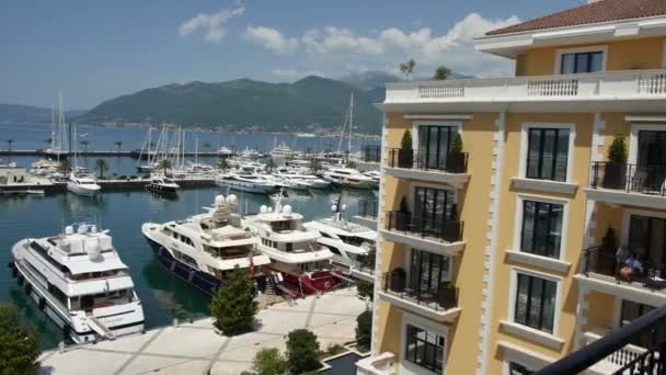 Regent hotel, tivat, montenegro, porto montenegro area. Blick nach vorn — Stockvideo