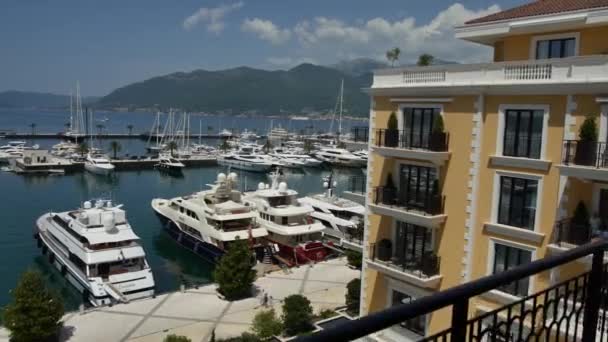 Regent Hotel, Tivat, Montenegro, zona de Porto Montenegro. Ver fro — Vídeos de Stock