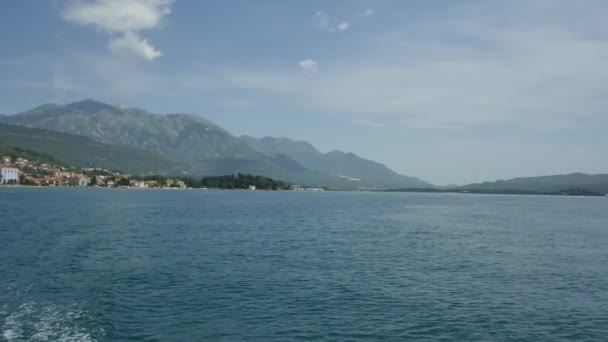 Tivat, pohled na člunech v zálivu Kotor — Stock video