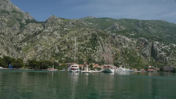 Sailing wooden ship on the docks in Kotor. Water transport. Mont — Stock Video