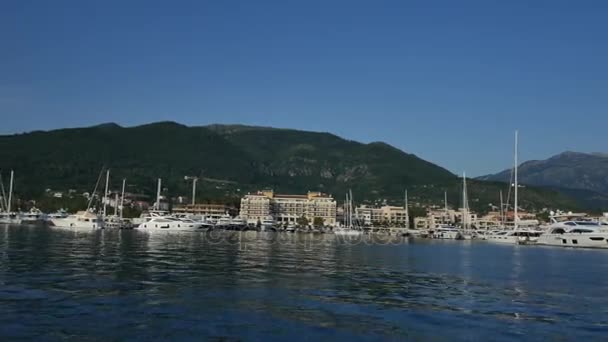 Яхта Porto Чорногорії. Елітний район в Чорногорія Tivat — стокове відео