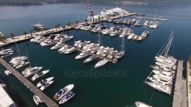 Dünyanın en iyi deniz süper Yatlar tekneler için. Porto Karadağ'Tivat
