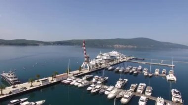 Dünyanın en iyi deniz süper Yatlar tekneler için. Porto Karadağ'Tivat