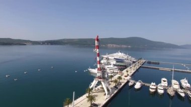 Dünyanın en iyi deniz süper Yatlar tekneler için. Porto Karadağ'Tivat