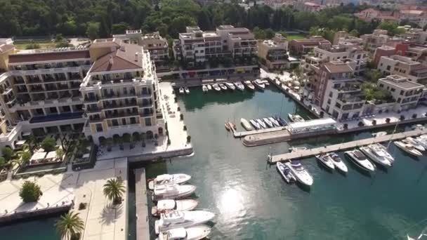 Regent Hotel, Tivat, Montenegro, zona Porto Montenegro. Aerea s — Video Stock