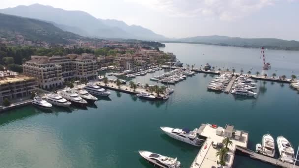 Mundos mejor marino para barcos super yates. Porto Montenegro en Tivat — Vídeo de stock