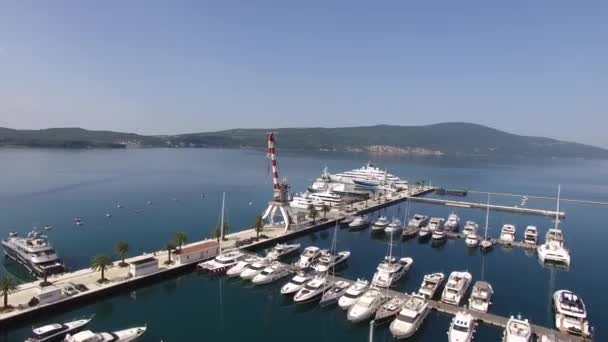 Світи кращі морських для супер яхти човни. Порто Чорногорія Tivat, у — стокове відео