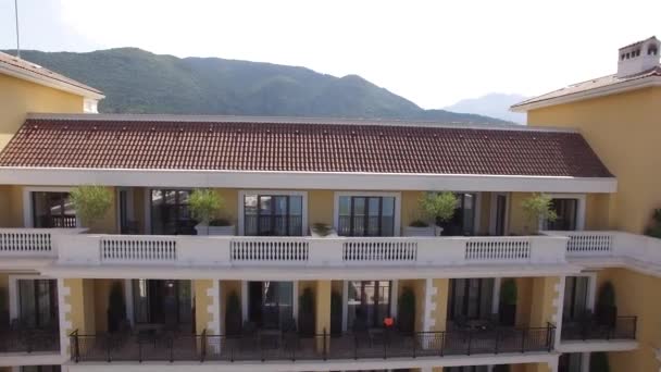 Regent Hotel, Tivat, Montenegró, Porto Montenegró területén. Légi s — Stock videók