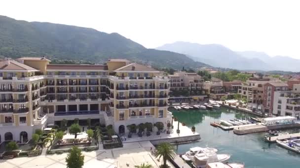 Regent hotel, tivat, montenegro, porto montenegro area. Antennen — Stockvideo