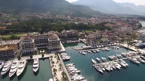 Mondes meilleure marine pour les bateaux super yachts. Porto Montenegro à Tivat — Video