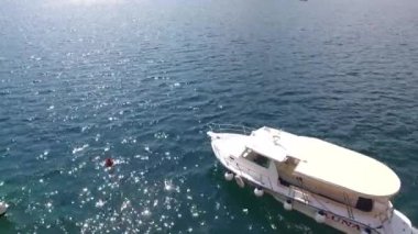 Perast bota. Tekne dok mandalina şehir Rıhtımlar üzerinde