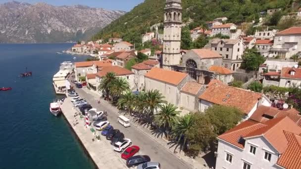 Die alte stadt von perast am ufer der kotor bucht, montenegro. th — Stockvideo