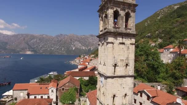 Eski şehir, Perast Kotor Koyu'ndaki, Karadağ kıyısında. İnci — Stok video