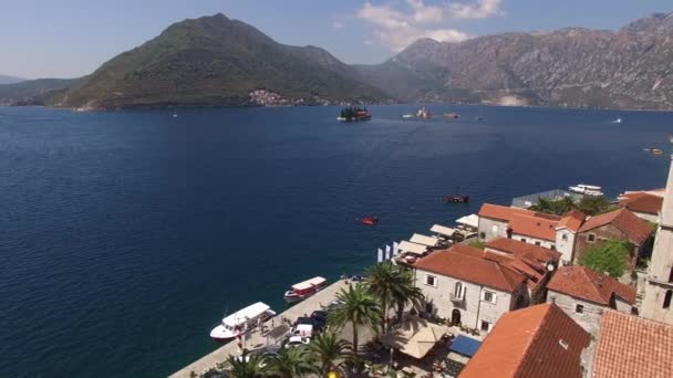 Eski şehir, Perast Kotor Koyu'ndaki, Karadağ kıyısında. İnci — Stok video