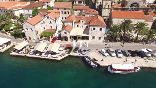 Den gamla staden Perast på stranden av Kotor Bay, Montenegro. Th — Stockvideo