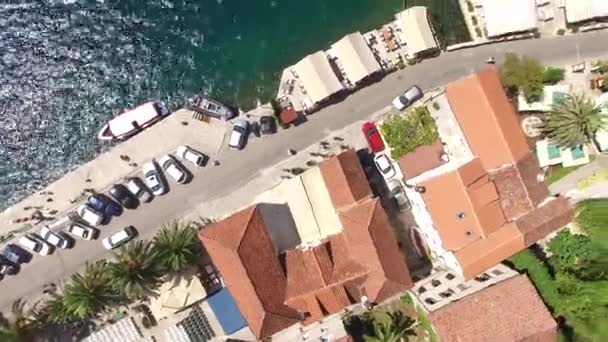 De oude stad van Perast aan de oever van de baai van Kotor, Montenegro. Th — Stockvideo