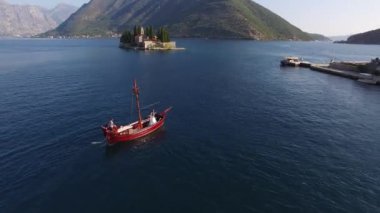 Boka Kotorska Kotor Körfezi ile iki ada Gospa od Skrpjela Our Lady kayalar ve Sveti Dordje