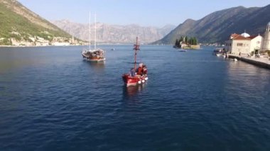 Boka Kotorska Kotor Körfezi ile iki ada Gospa od Skrpjela Our Lady kayalar ve Sveti Dordje