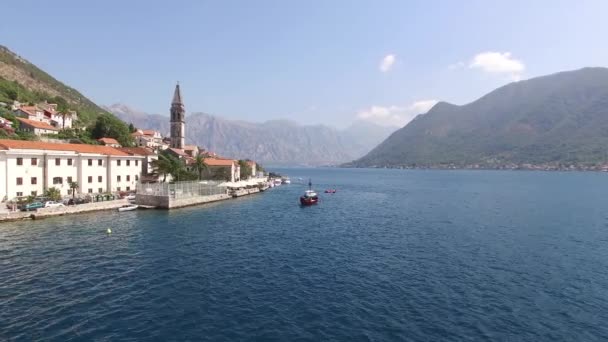 Eski şehir, Perast Kotor Koyu'ndaki, Karadağ kıyısında. İnci — Stok video