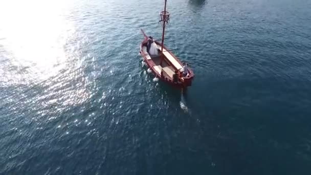 Boka Kotorska golfo de Kotor con dos islas Gospa od Skrpjela Nuestra Señora de las Rocas y Sveti Dordje — Vídeos de Stock